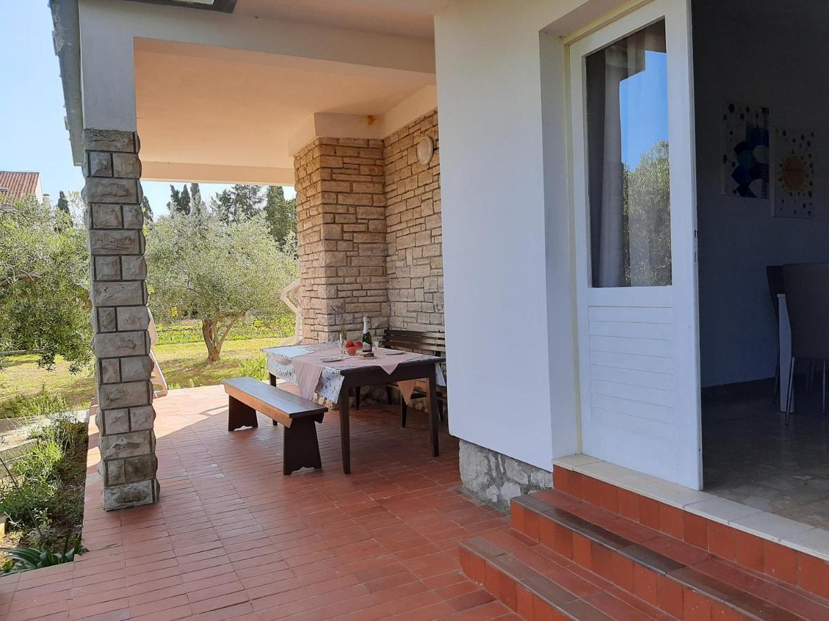 Family House Rebeka Apartment อูกล์ยัน ภายนอก รูปภาพ