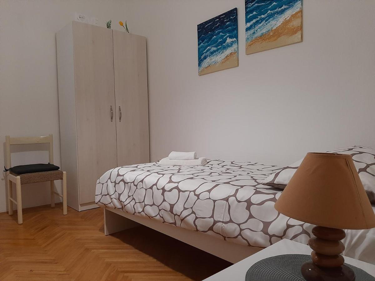 Family House Rebeka Apartment อูกล์ยัน ภายนอก รูปภาพ