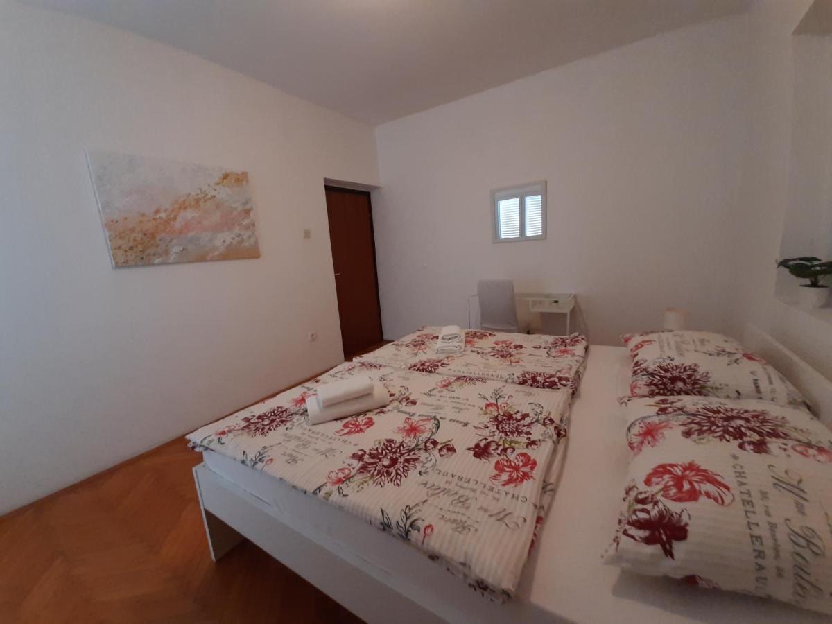 Family House Rebeka Apartment อูกล์ยัน ภายนอก รูปภาพ
