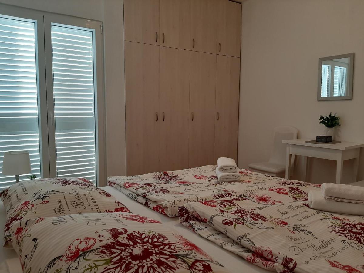 Family House Rebeka Apartment อูกล์ยัน ภายนอก รูปภาพ