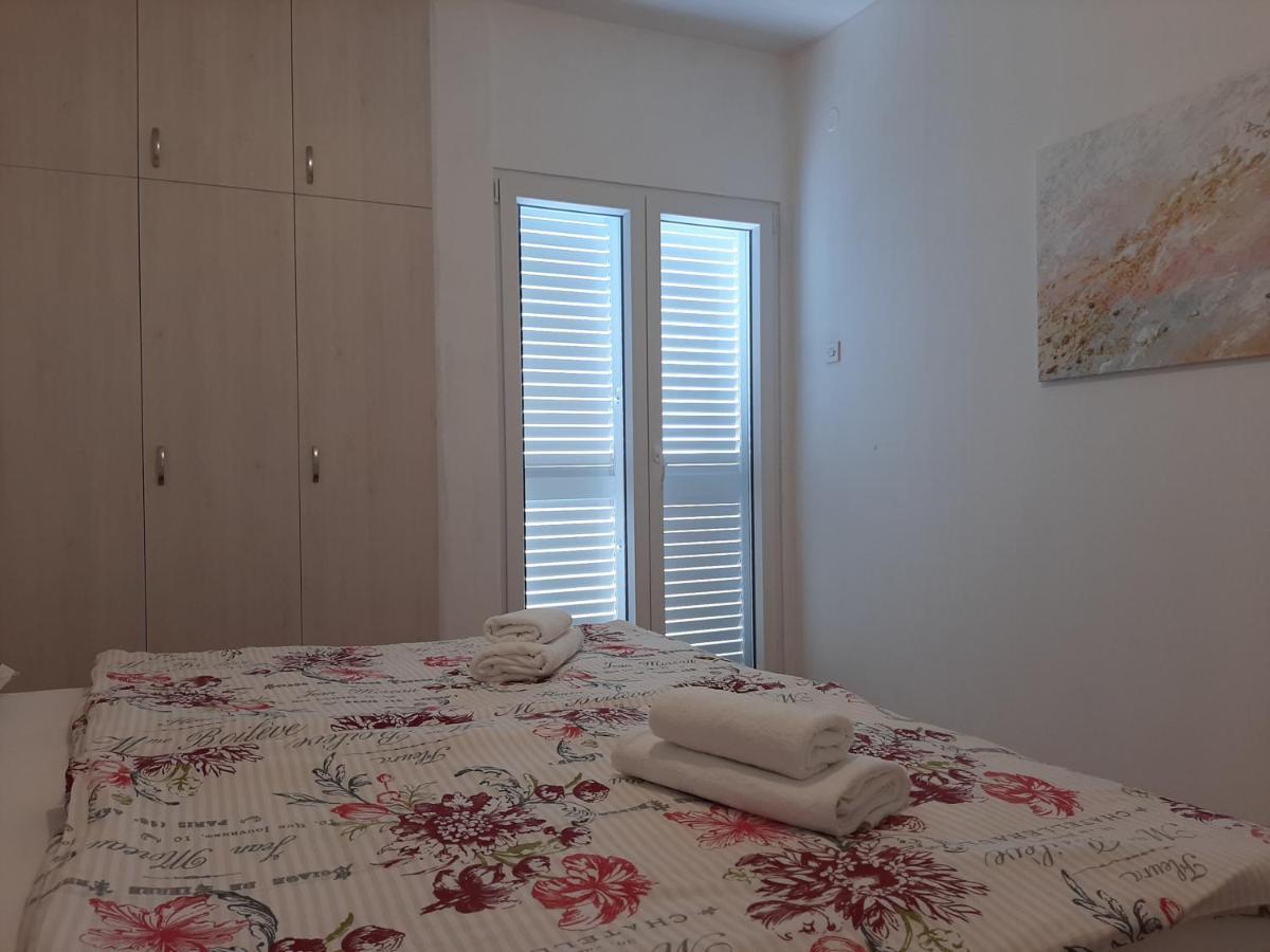 Family House Rebeka Apartment อูกล์ยัน ภายนอก รูปภาพ