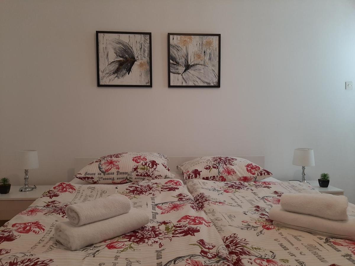 Family House Rebeka Apartment อูกล์ยัน ภายนอก รูปภาพ