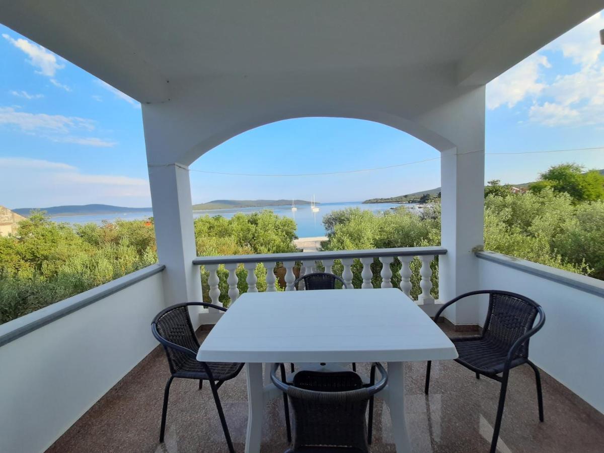 Family House Rebeka Apartment อูกล์ยัน ภายนอก รูปภาพ