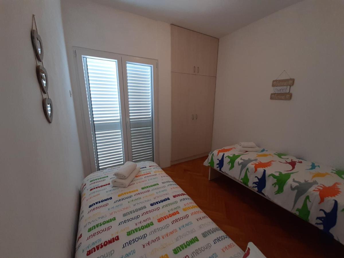 Family House Rebeka Apartment อูกล์ยัน ภายนอก รูปภาพ