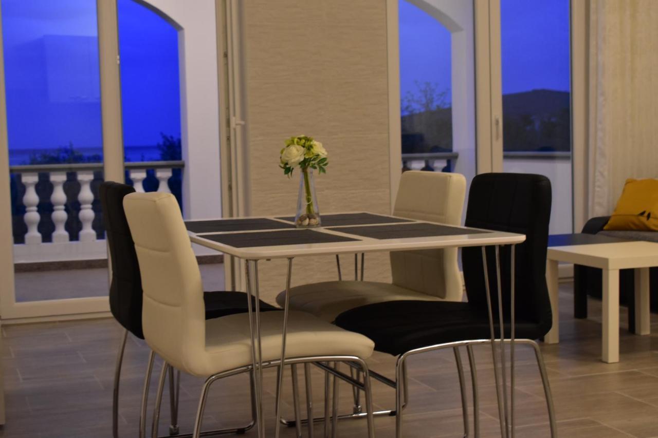 Family House Rebeka Apartment อูกล์ยัน ภายนอก รูปภาพ