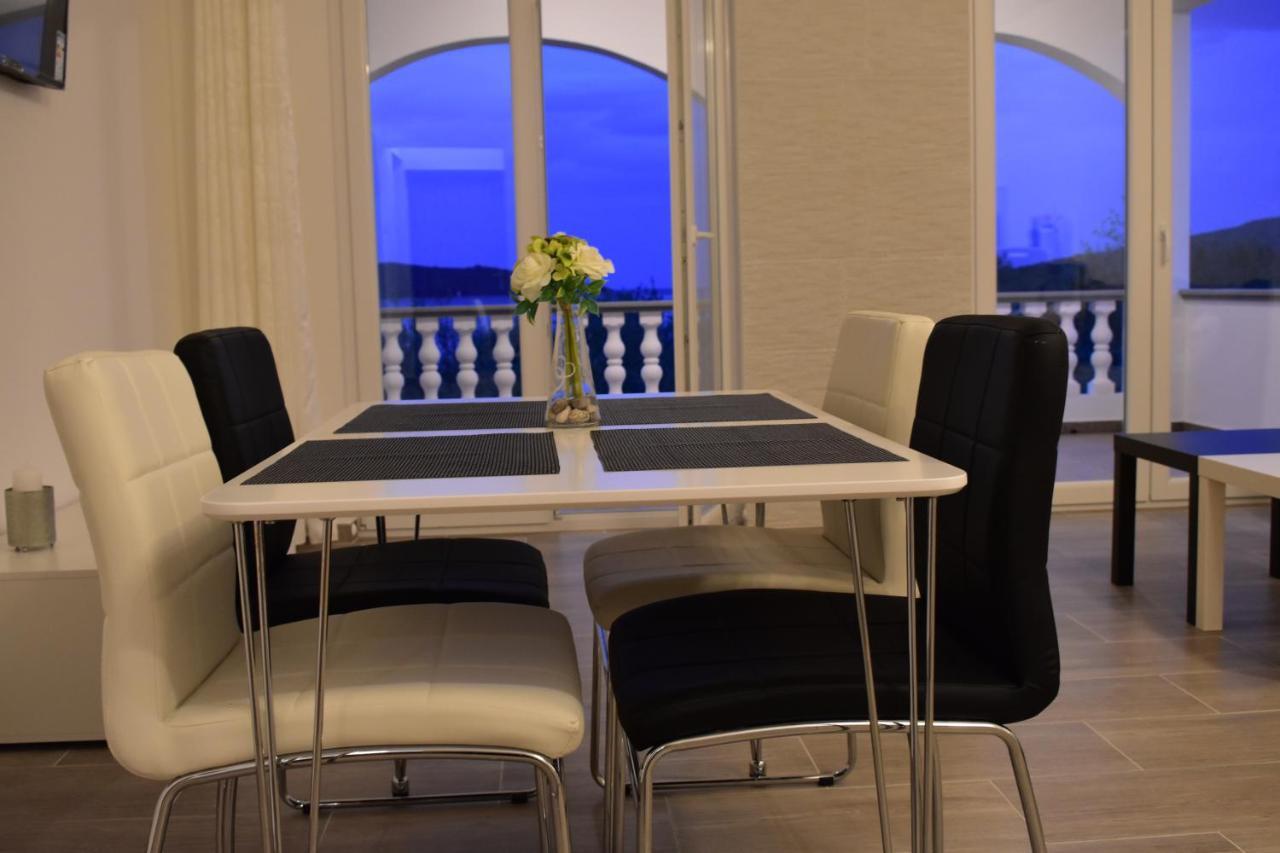 Family House Rebeka Apartment อูกล์ยัน ภายนอก รูปภาพ