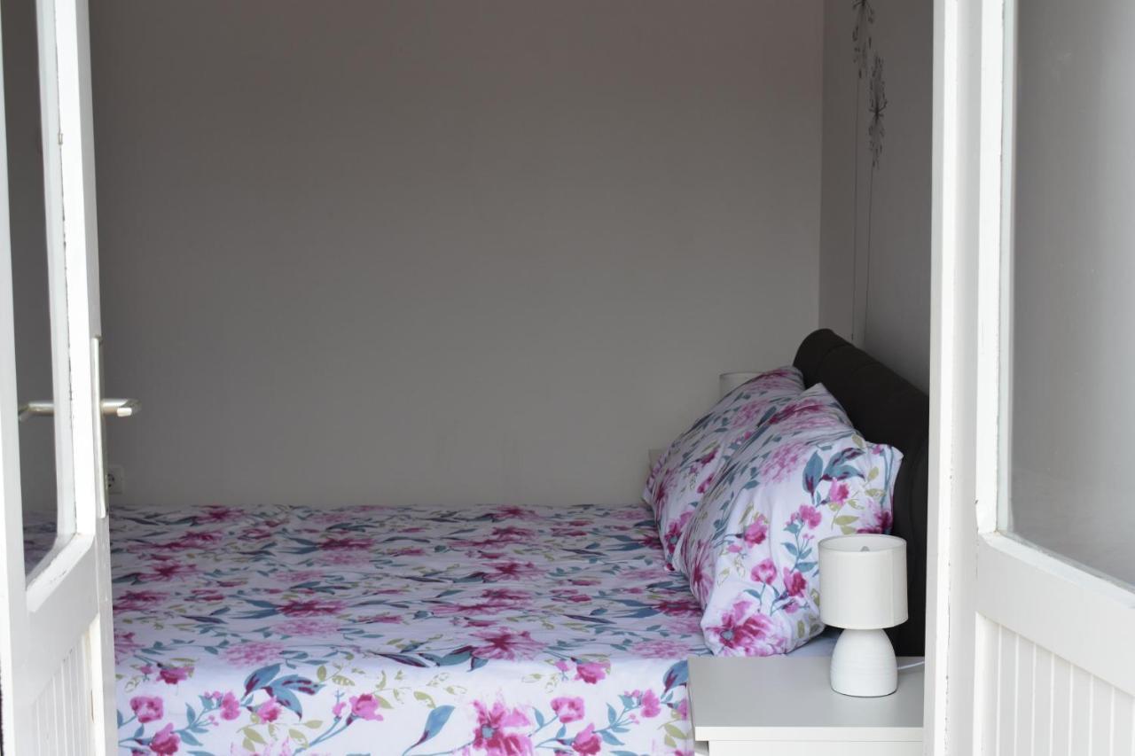 Family House Rebeka Apartment อูกล์ยัน ภายนอก รูปภาพ